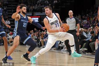 [CBA]赵嘉仁吊球篮下 胡金秋上篮打成并加罚.